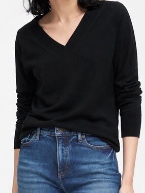 Banana Republic Silk Cashmere V Neck Sweater S Black Classic Career Capsule